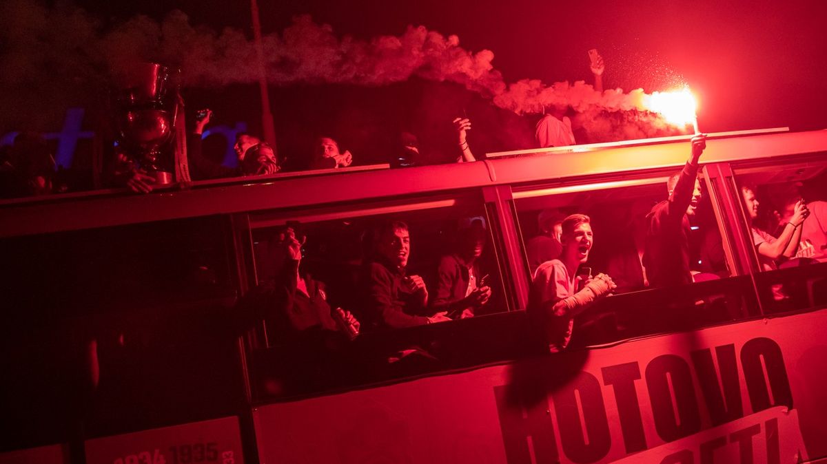 Slávistické oslavy, požár a rasistické urážky. Zákulisí pražského derby